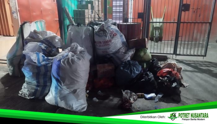Warga Resah, Sampah Menumpuk di Pasar Wonomulyo Sejak Bulan Puasa