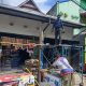 Lapak di Atas Drainase Dibongkar Sukarela oleh Pemiliknya