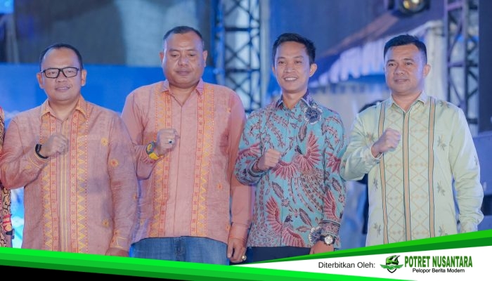 HUT Kendari ke-195, Wabup Konsel Tampil dengan Tenun Tolaki dan Serukan Sinergi Dua Daerah