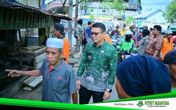 Pemkot Makassar Tertibkan Lapak PKL di Atas Drainase, Lima Bangunan Semi Permanen Dibersihkan