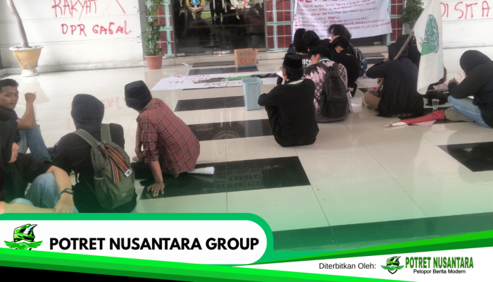 DPRD Kosong Saat Aksi, Massa Segel Kantor dan Soroti Buramnya Pendidikan di Polman