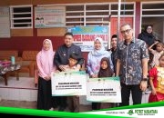 Kunjungi Warga di Kecamatan Pulau Sangkarang, Munafri Salurkan Bantuan Beasiswa Rp2,1 Miliar