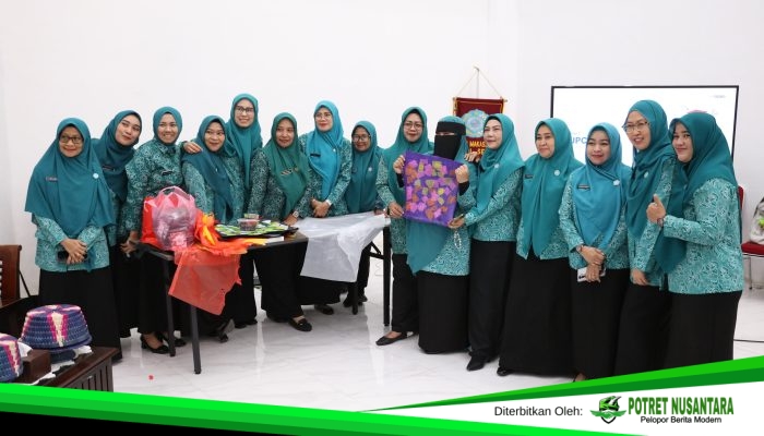 Perkuat Ekonomi Keluarga dan Kepedulian Lingkungan, TP PKK Makassar Gelar Pelatihan Upcycle Plastik