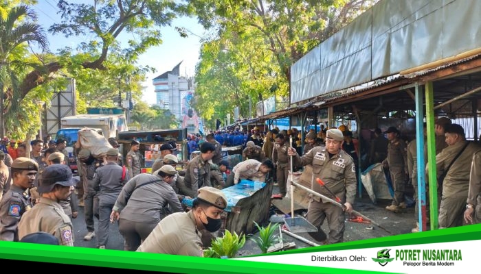 19 Pedagang Kelapa Bongkar Lapak Sendiri Dukung Penataan Kota Makassar