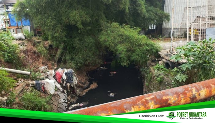 Bau Kimia Menyengat Tercium Di Kali Asem Bekasi, Dugaan Pencemaran Limbah B3 Disorot