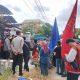 Komik Polman Bersama 14 Korban Pencairan Dana Fiktif Menyegel Kantor PNM Unit Wonomulyo