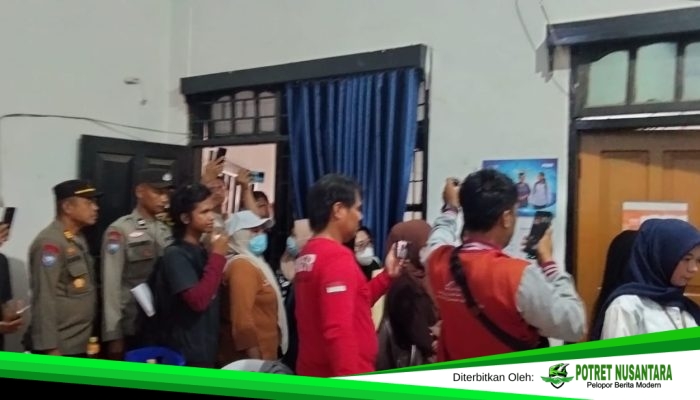 Usai Disegel, Warga  Desak Kosongkan Kantor PNM Wonomulyo 