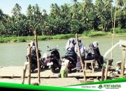 Demi ke Sekolah, Belasan Pelajar SMAN 2 Campalagian Tempuh Jalur Air Pakai Perahu