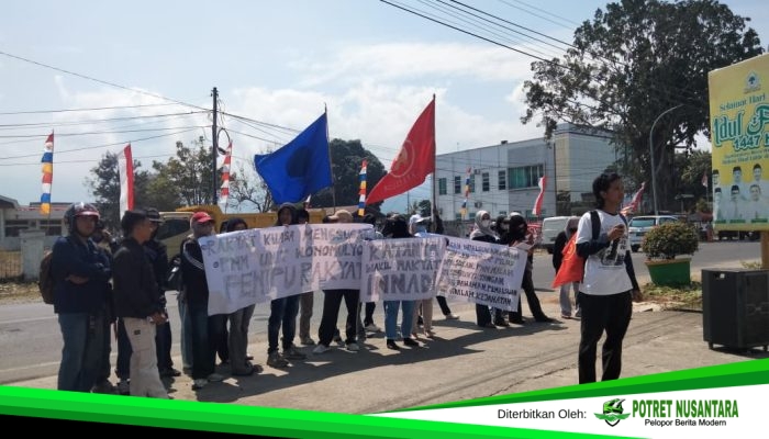 Berakhir Buntut, Puluhan Korban PNM Mekaar Wonomulyo Gelar Demo di Kantor DPRD Polman
