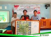 Mahasiswa KKNT 116 Unhas Serahkan Peta Fasilitas dan Potensi Desa Pattalassang Sinjai