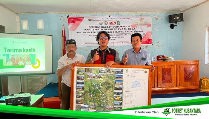 Mahasiswa KKNT 116 Unhas Serahkan Peta Fasilitas dan Potensi Desa Pattalassang Sinjai