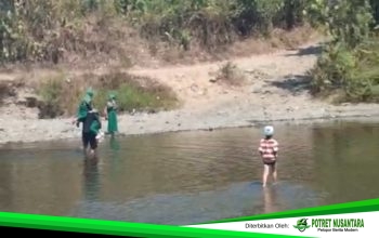 Anak Sekolah Seberangi Sungai Mappi, TNI Dorong Pembangunan Jembatan di Polman