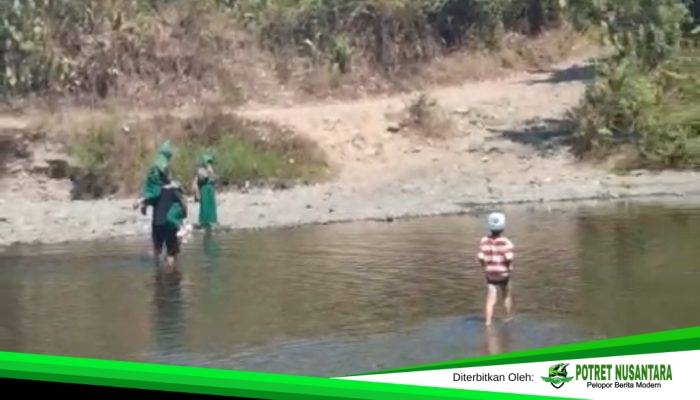 Anak Sekolah Seberangi Sungai Mappi, TNI Dorong Pembangunan Jembatan di Polman