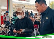 Ketika Pemimpin Hadir di Tengah Antrean