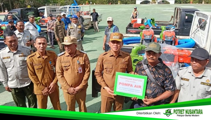Bupati Irham Kalenggo Serahkan 70 Unit Pompa Air untuk Atasi Kekeringan Sawah di Konawe Selatan
